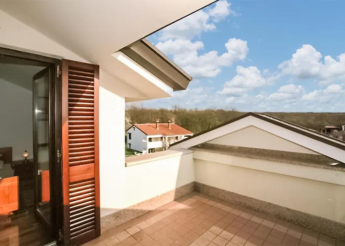 Awesome In Nova Vas With Wifi Διαμέρισμα Πόρετς