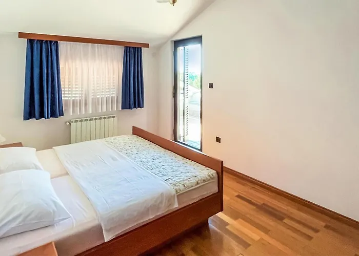 Awesome In Nova Vas With Wifi Διαμέρισμα Πόρετς