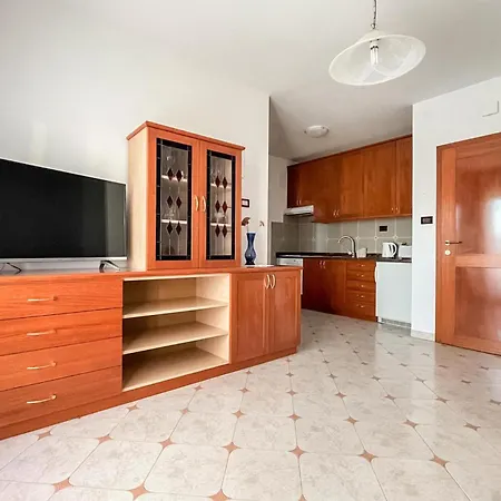 Stunning Apartment In Nova Vas Apartment *