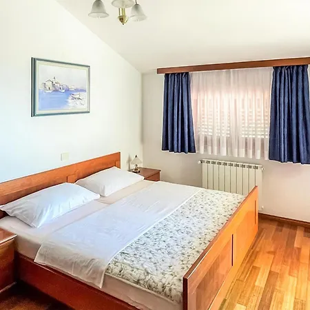 Awesome In Nova Vas With Wifi *