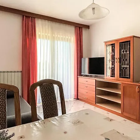 Lägenhet Stunning Apartment In Nova Vas *