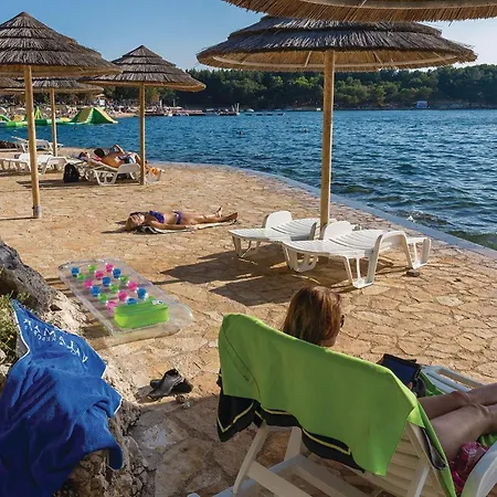 2 Bedroom Amazing In Apartment Poreč